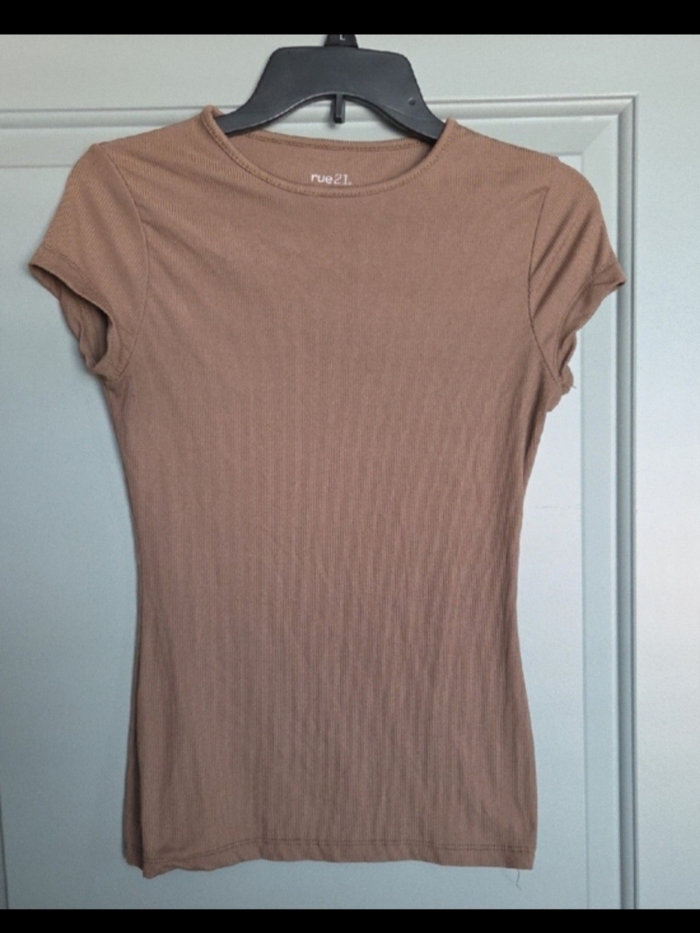 Rue21 Short Sleeve Ribbed Tee in Taupe Brown